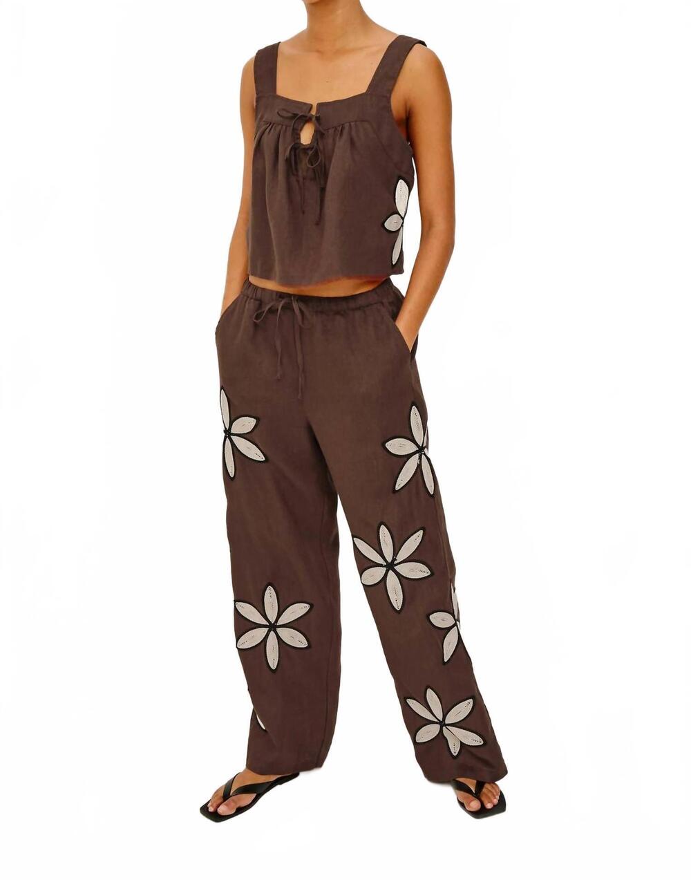 NEW RAILS calais top in cocoa floral embroidery